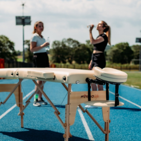 Masaż sportowy: jak wybór odpowiedniego stołu rehabilitacyjnego może zwiększyć efektywność terapii?