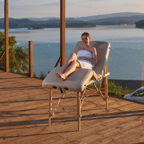 Jaki stół do masażu wybrać, jeśli pracujesz mobilnie i w gabinecie?