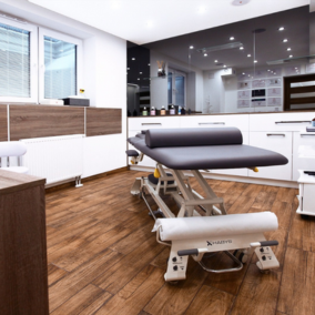 Stół rehabilitacyjny do gabinetu – na co zwrócić uwagę przed zakupem?